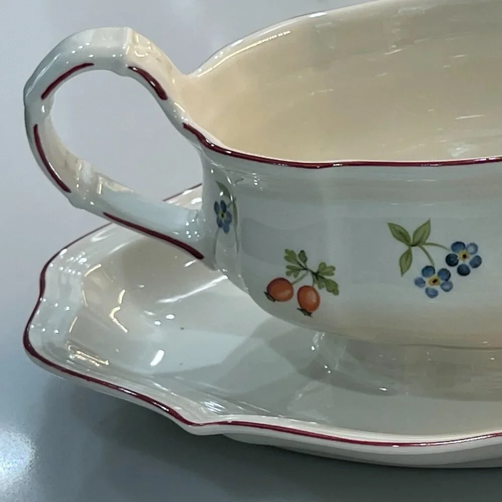 Villeroy & Boch Petite Fleur Gravy Boat - Picture 2 of 10